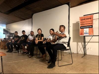 Debate entre lideranças em estreia do Cine Japu no Rio Negro